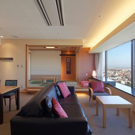 Kanazawa Tokyu Hotel Buitenkant foto A suite at the hotel
